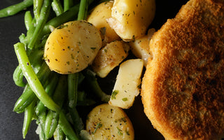 Grüne Bohnen mit Veggie-Steak und Kartoffeln